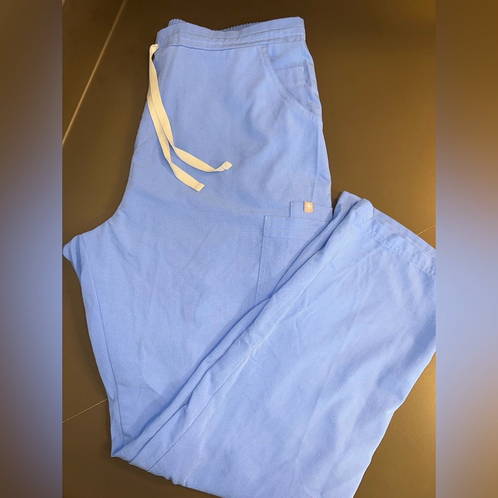 Figs Women's Scrub Pants in Ceil Blue size Large